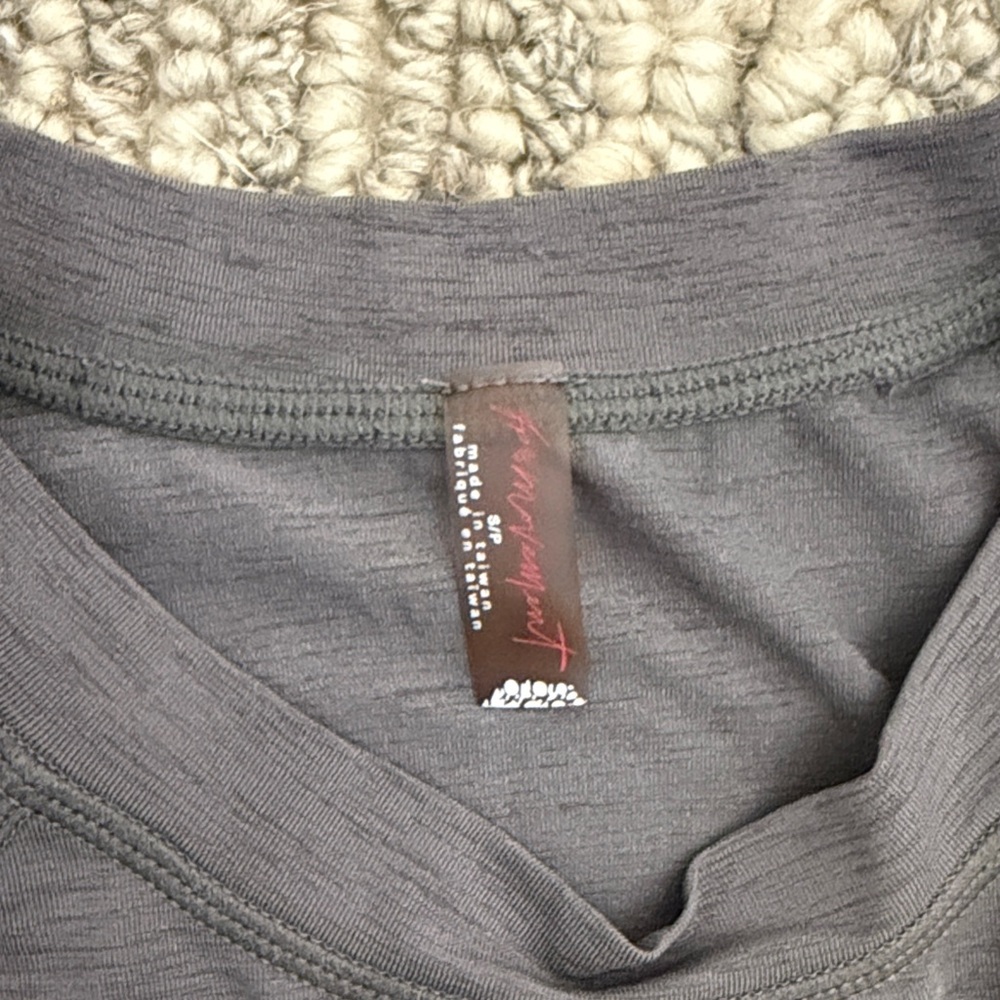 FP Movement by Free People Gray Long Sleeve Tee with Leaf Design - Picture 2 of 3